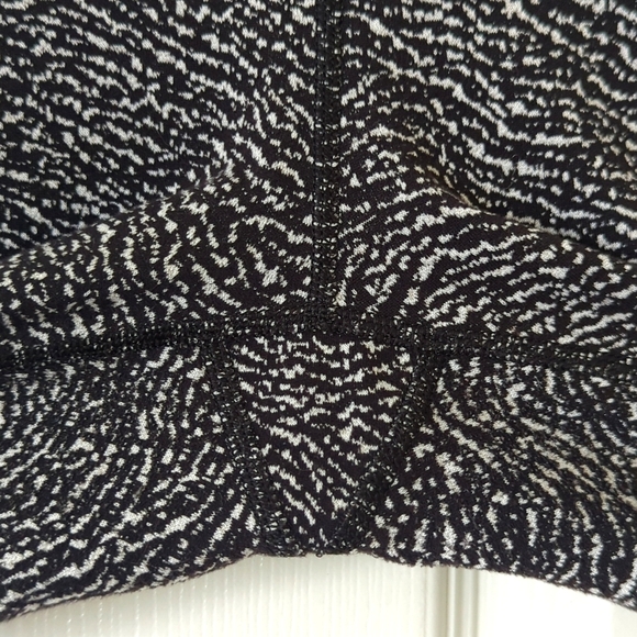 Lululemon Wunder Under Luon Ripple Jacquard Capri Length Leggings Black White 8 - Picture 9 of 13